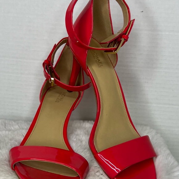 Michael Kors Vibrant Ultra Pink Patent Heels size 8 NWT - Picture 1 of 5